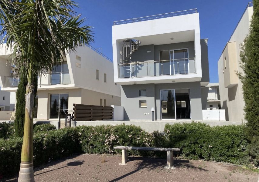 Villa with optional Pool and Roof Terrace with Sea Views