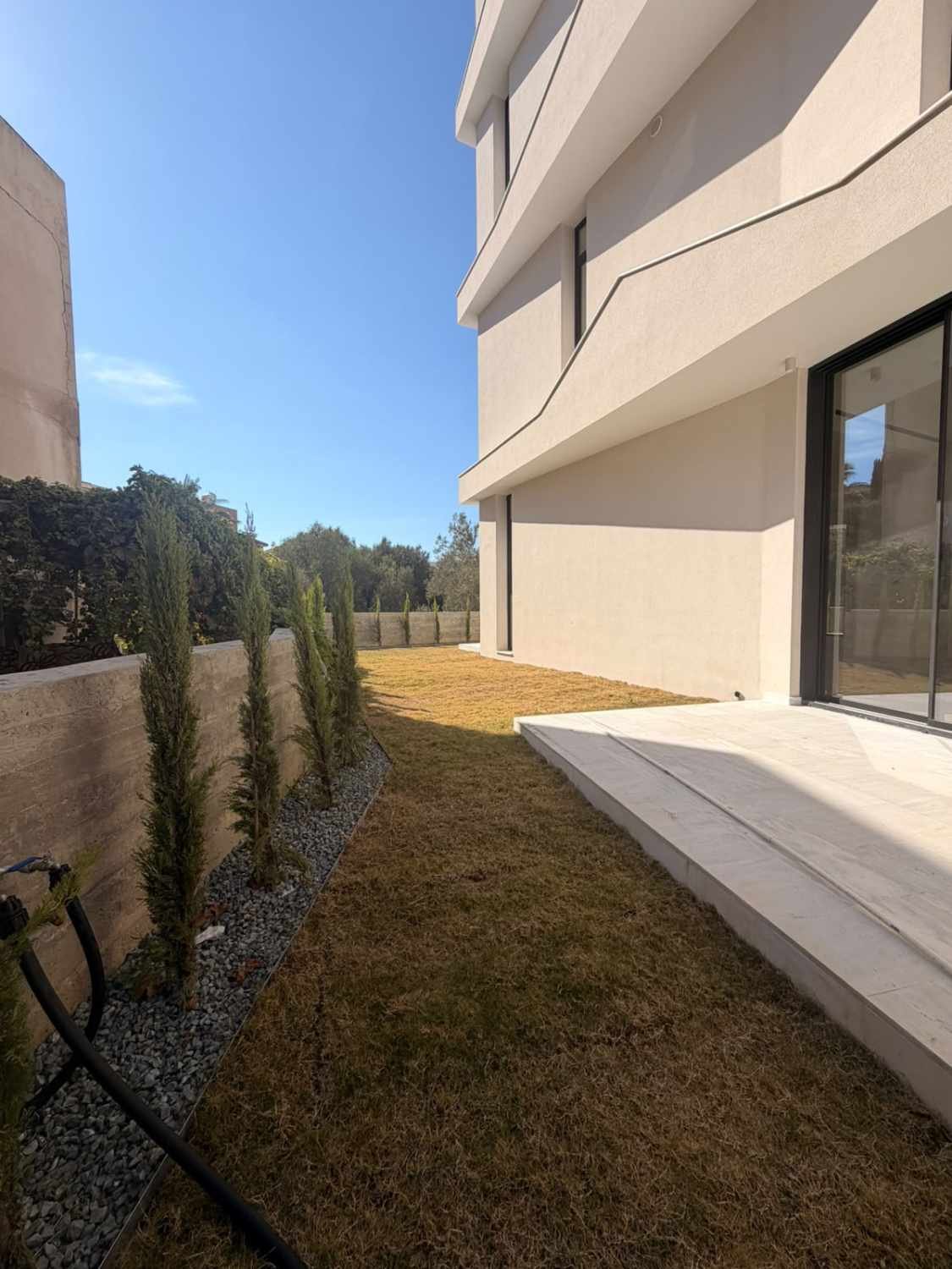Key-Ready Garden Apartment Close to University