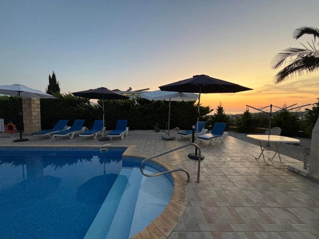 Luxurious 3-Bedroom Villa with Private Pool and Sea Views