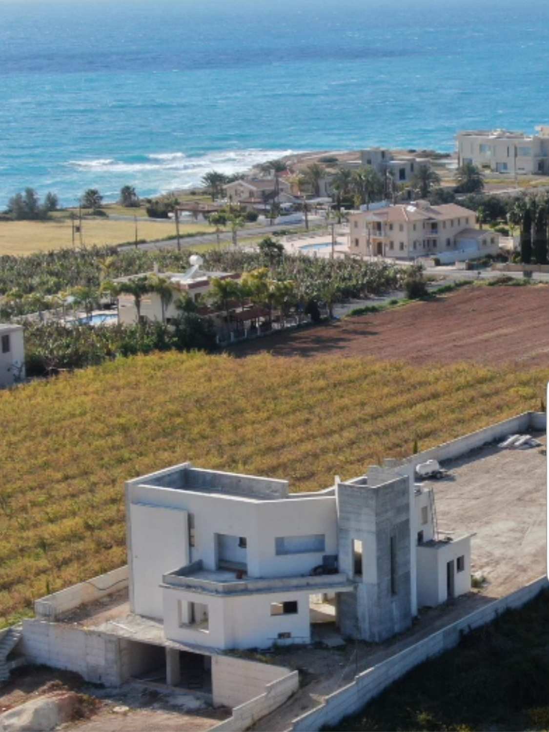 Luxury 5-Bedroom Villa on a Large Plot by the Sea