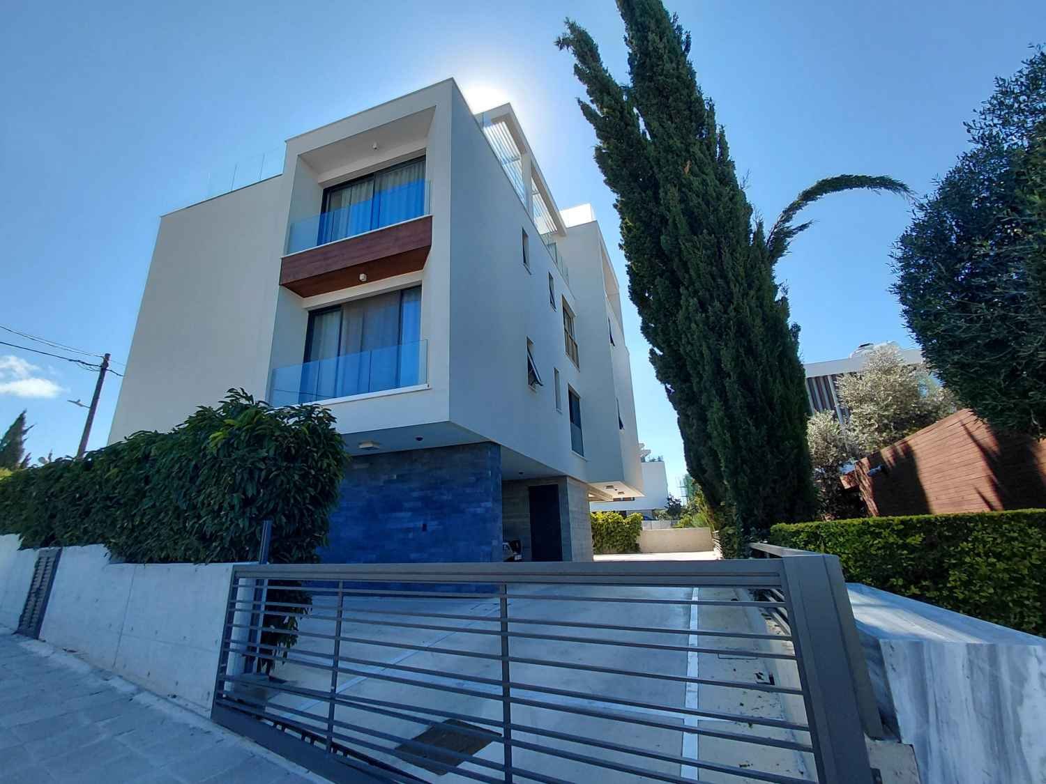 Modern Sea-View Penthouse with Private Pool Near the Beach