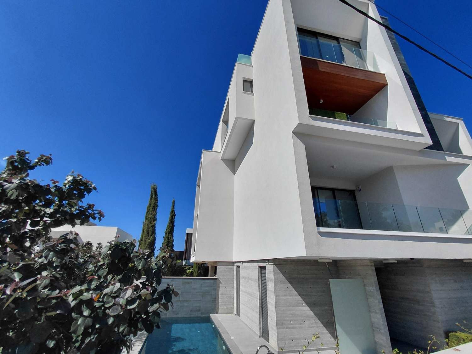 Modern Sea-View Penthouse with Private Pool Near the Beach