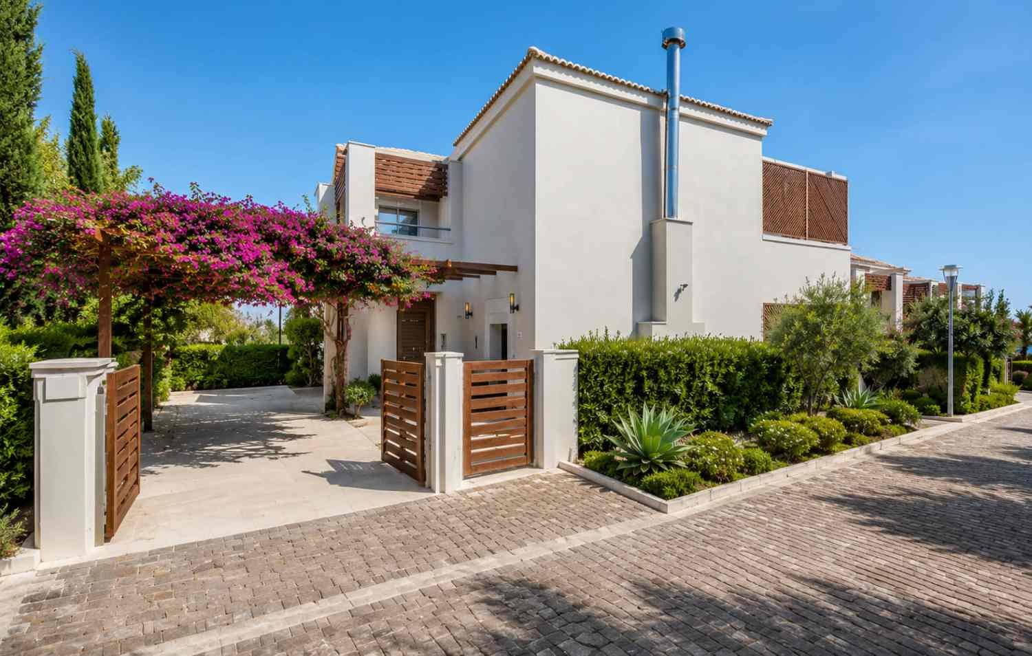 4-Bedroom Villa 200 m from the Sea in Amathusia