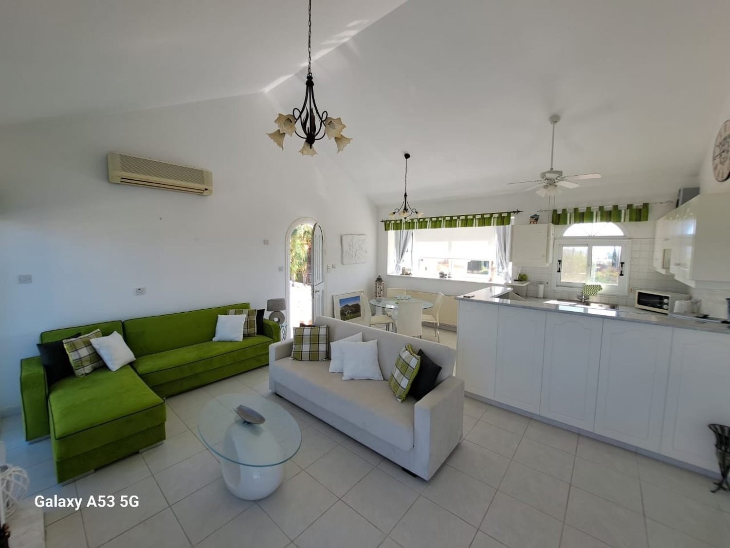 Spacious Two-Unit Villa with Sea Views