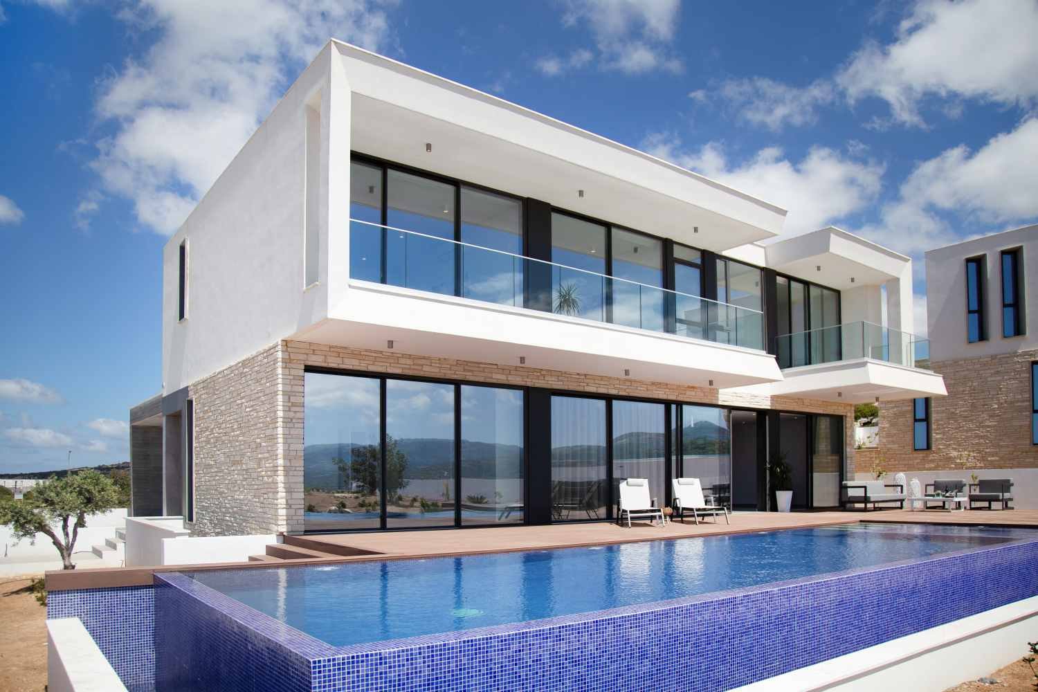 Luxury 3-4 Bedroom Villas with Sea Views