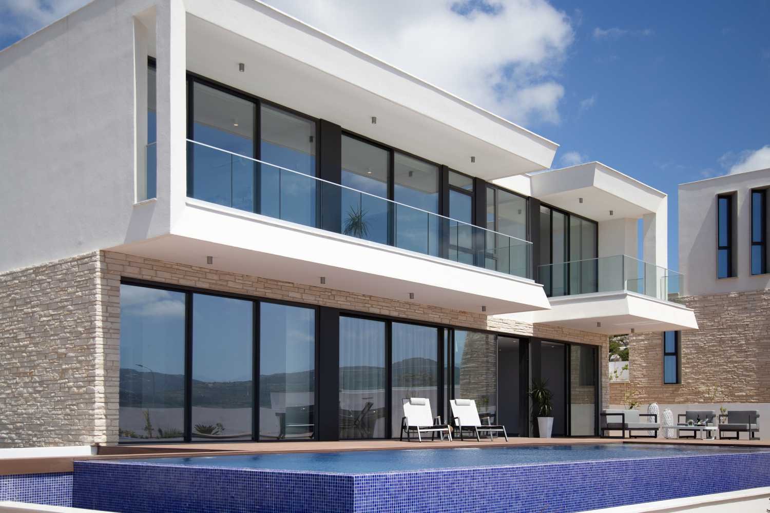 Luxury 3-4 Bedroom Villas with Sea Views