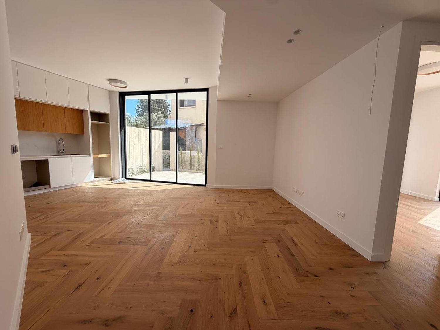 Key-Ready Garden Apartment Close to University