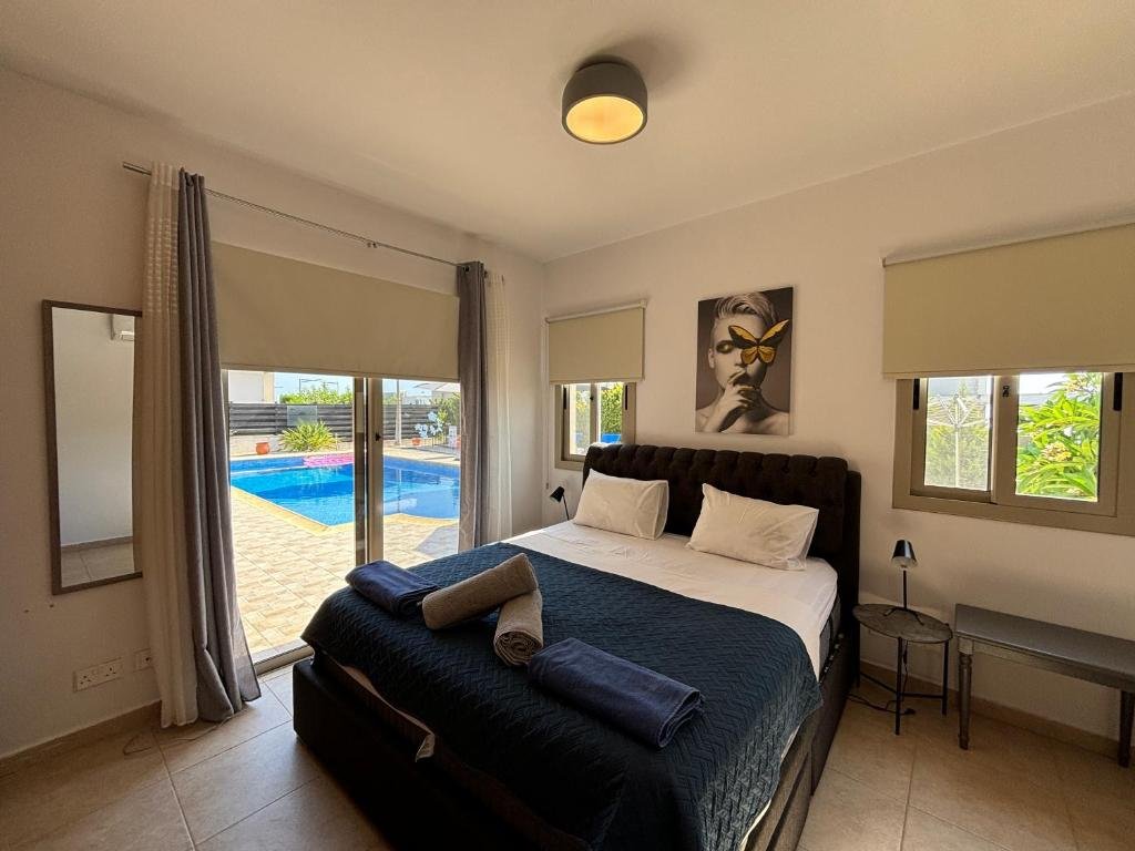Luxurious 3-Bedroom Villa with Private Pool and Sea Views