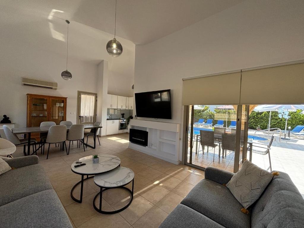 Luxurious 3-Bedroom Villa with Private Pool and Sea Views