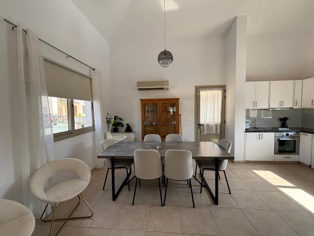 Luxurious 3-Bedroom Villa with Private Pool and Sea Views