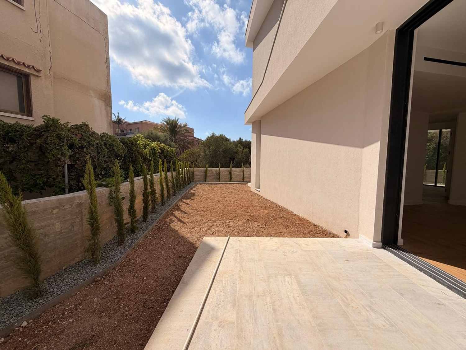 Key-Ready Garden Apartment Close to University