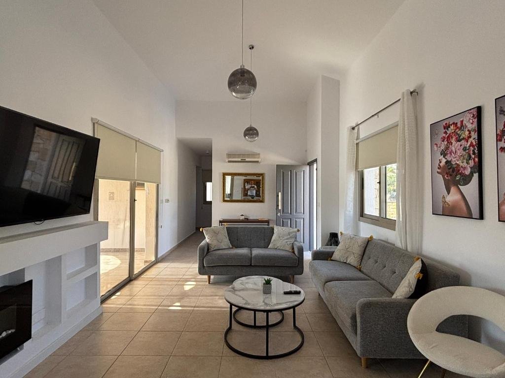 Luxurious 3-Bedroom Villa with Private Pool and Sea Views