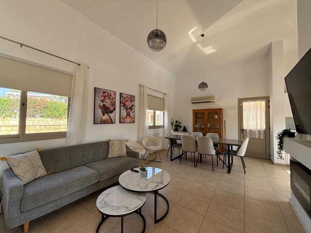 Luxurious 3-Bedroom Villa with Private Pool and Sea Views