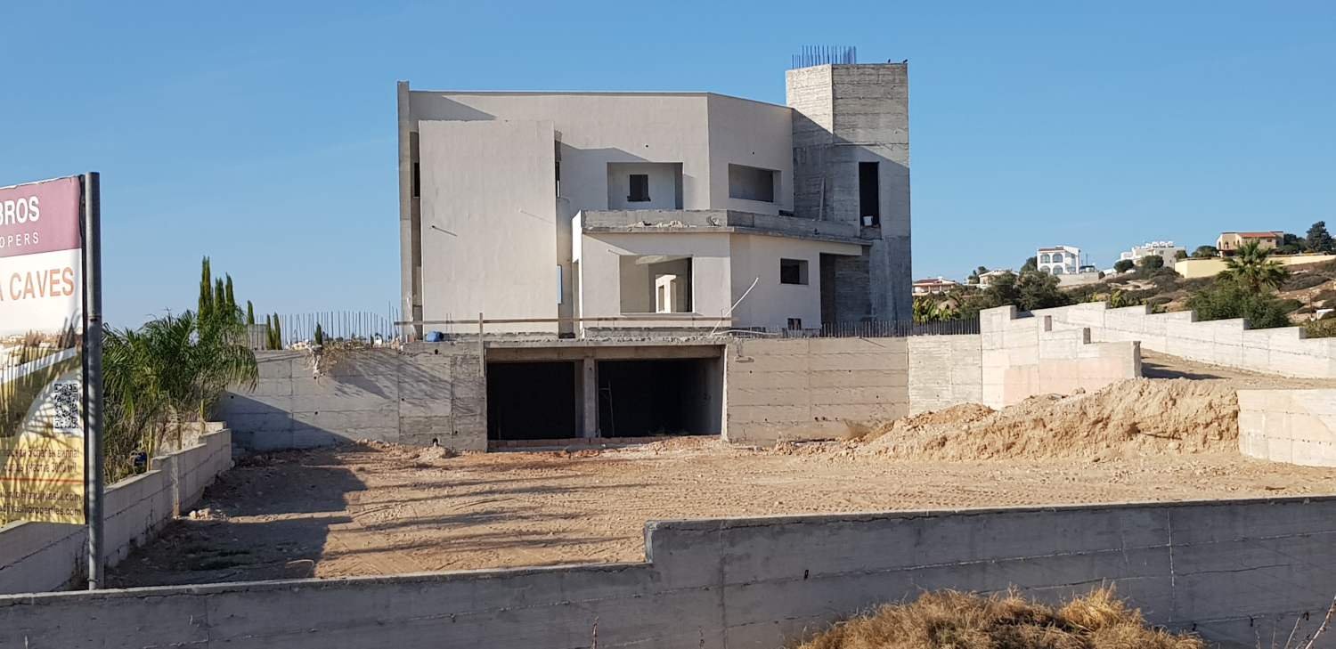 Luxury 5-Bedroom Villa on a Large Plot by the Sea