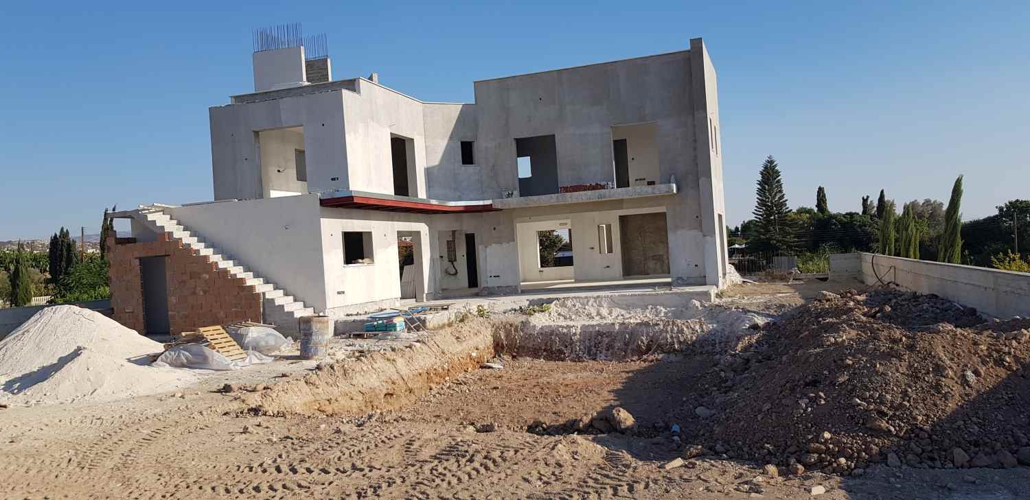 Luxury 5-Bedroom Villa on a Large Plot by the Sea
