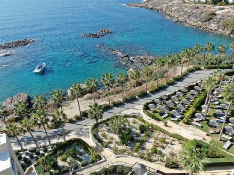 Beachfront Villas with a beautiful sandy lagoon beach right at their doorstep