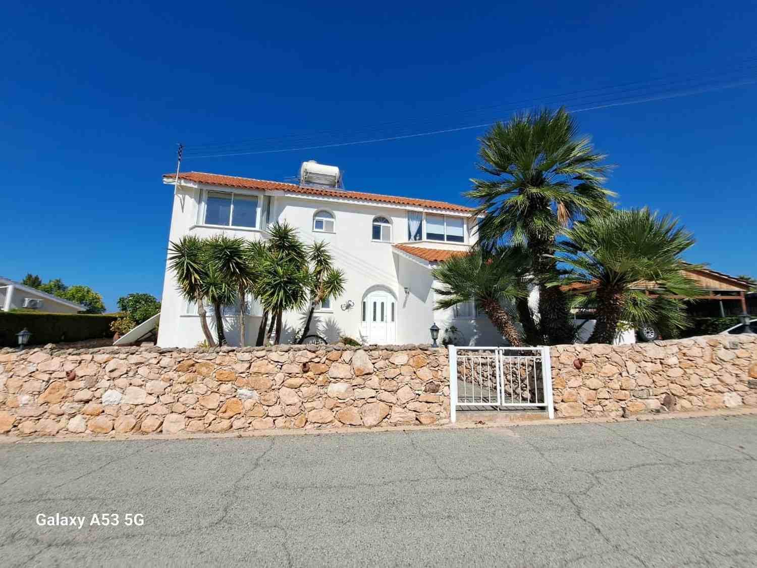 Spacious Two-Unit Villa with Sea Views