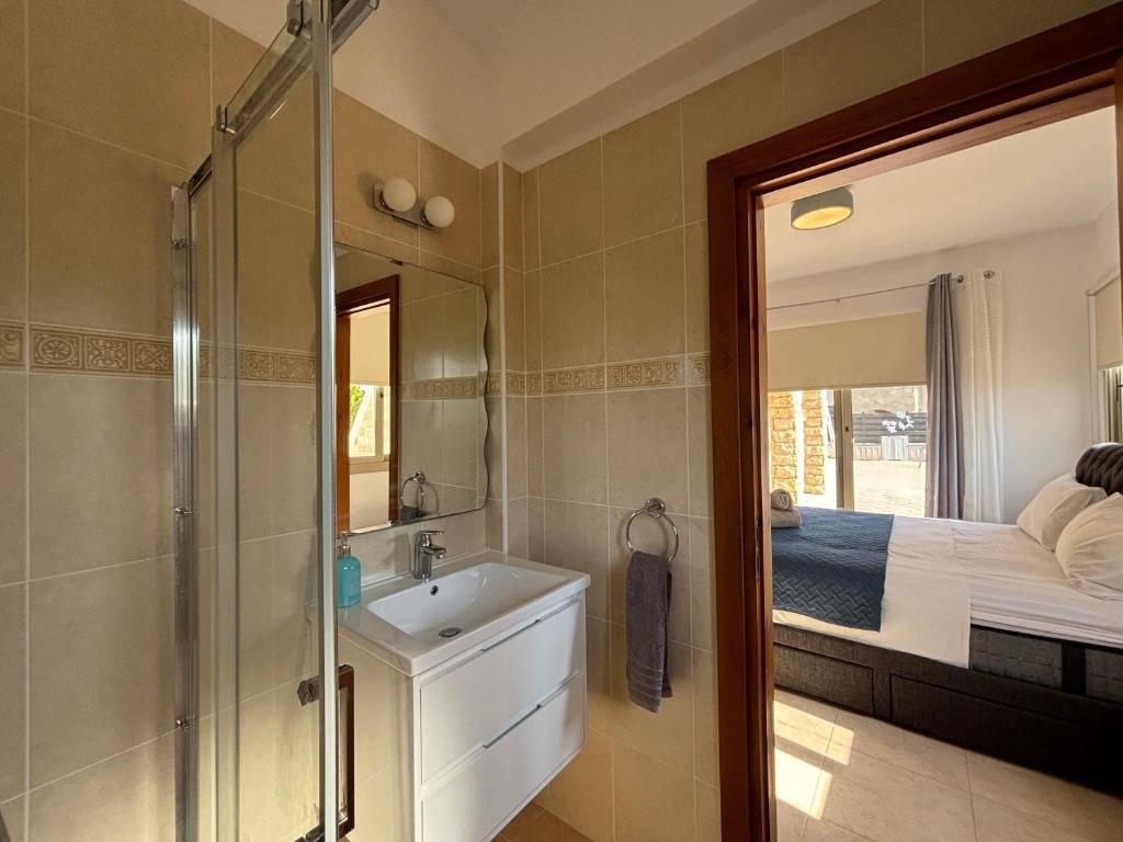 Luxurious 3-Bedroom Villa with Private Pool and Sea Views