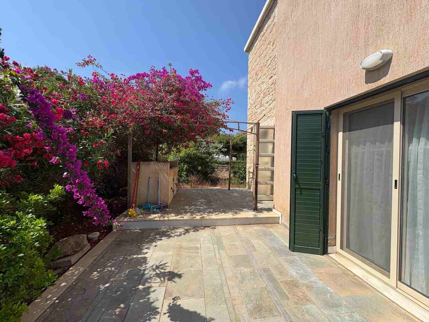 Luxury 3 bedroom Villa in Seafront Development