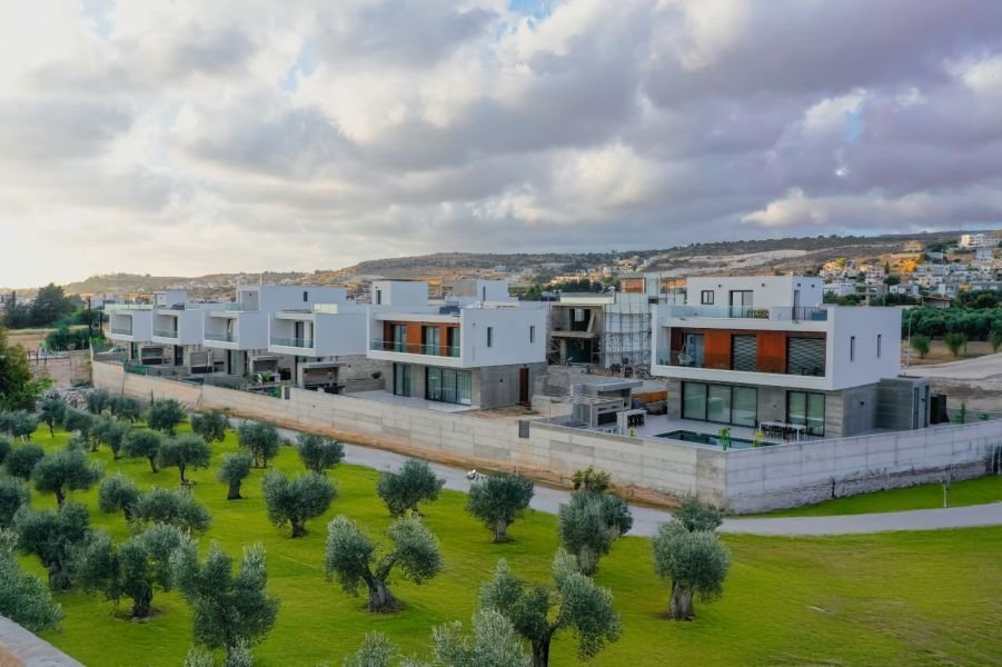 Modern Villa in Mediterranean Residential Community