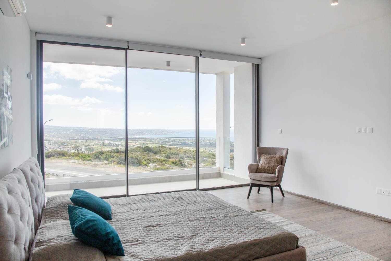 Luxury 3-4 Bedroom Villas with Sea Views