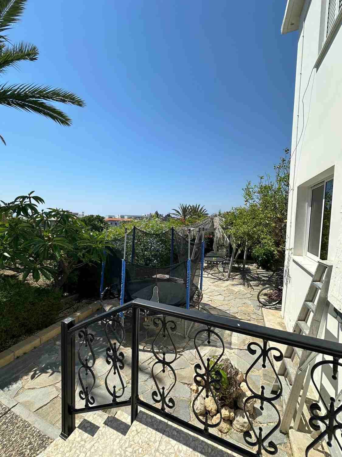 Traditional House on 2,676 m² plot for Additional Development