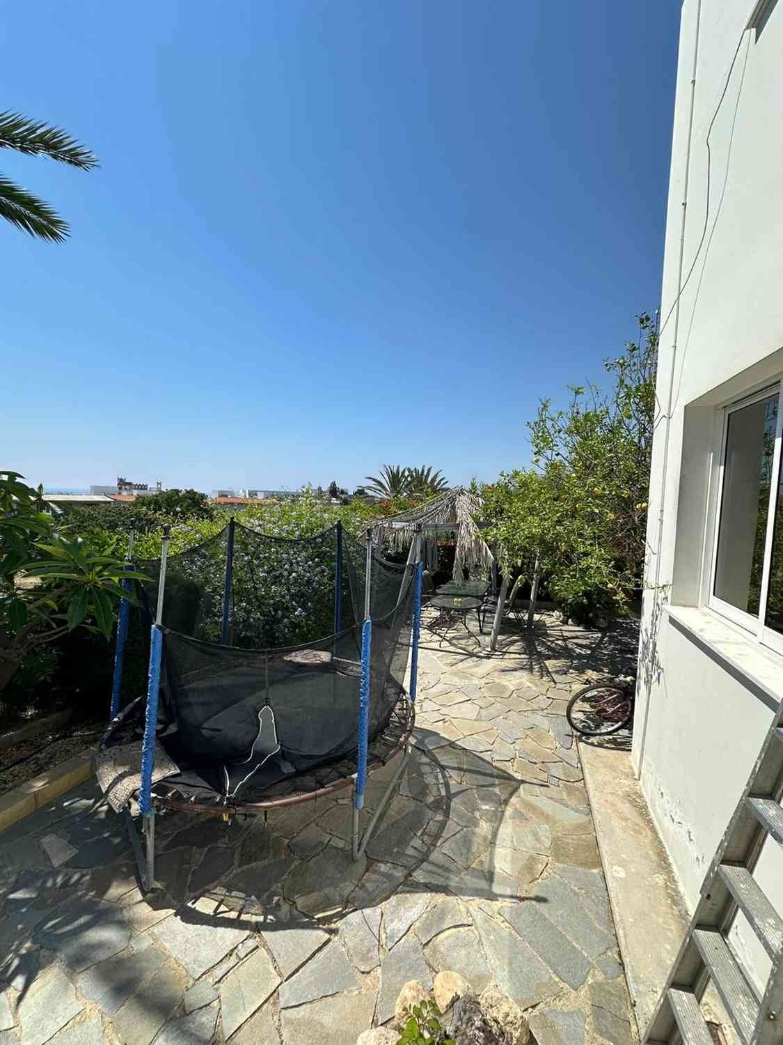 Traditional House on 2,676 m² plot for Additional Development