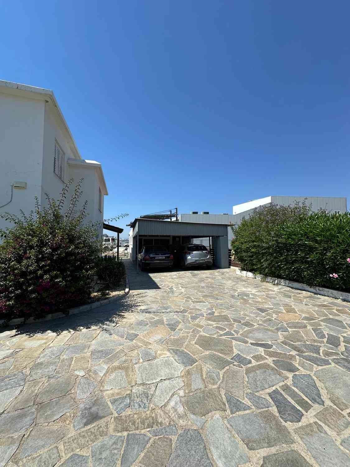 Traditional House on 2,676 m² plot for Additional Development