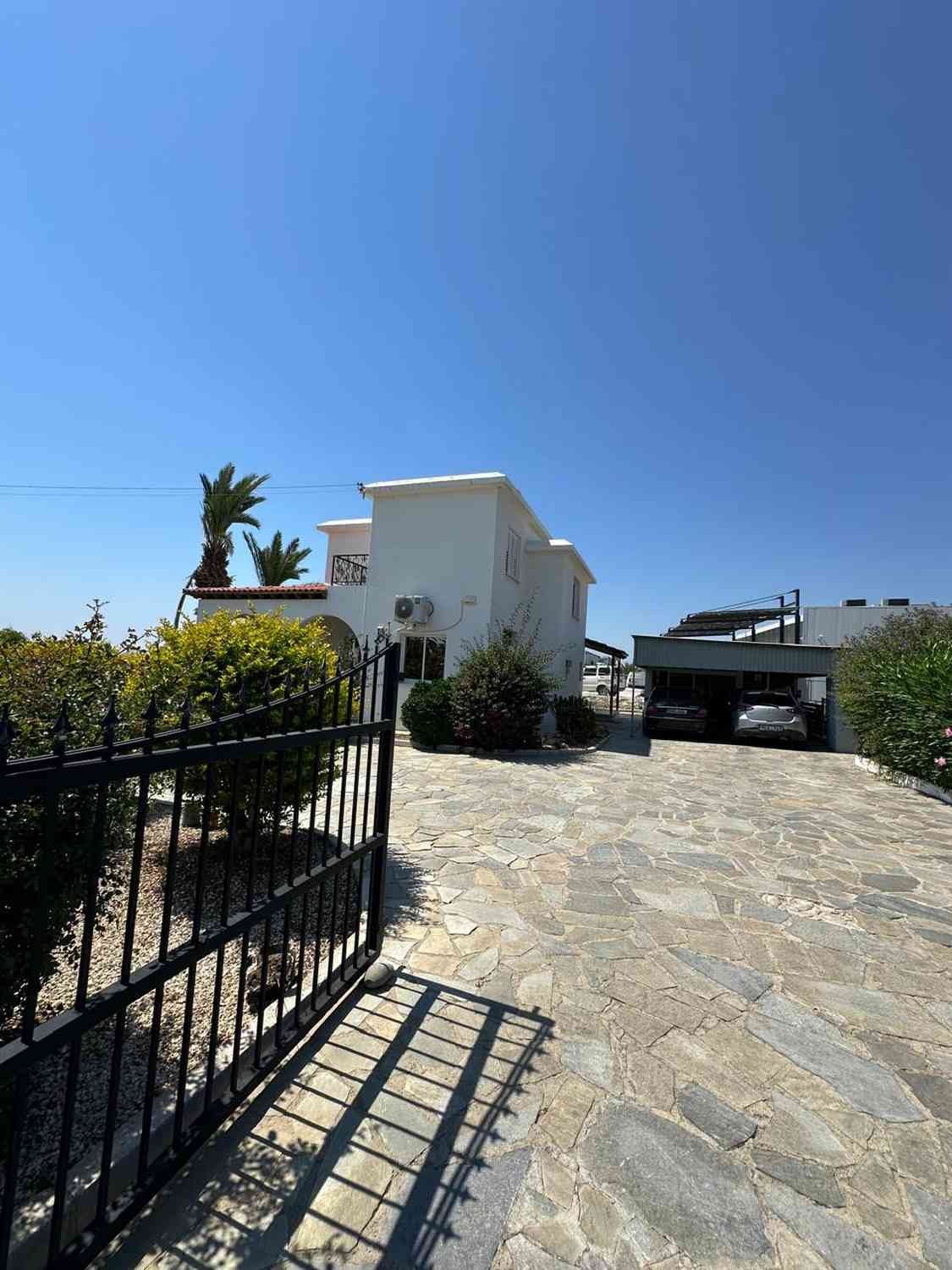 Traditional House on 2,676 m² plot for Additional Development