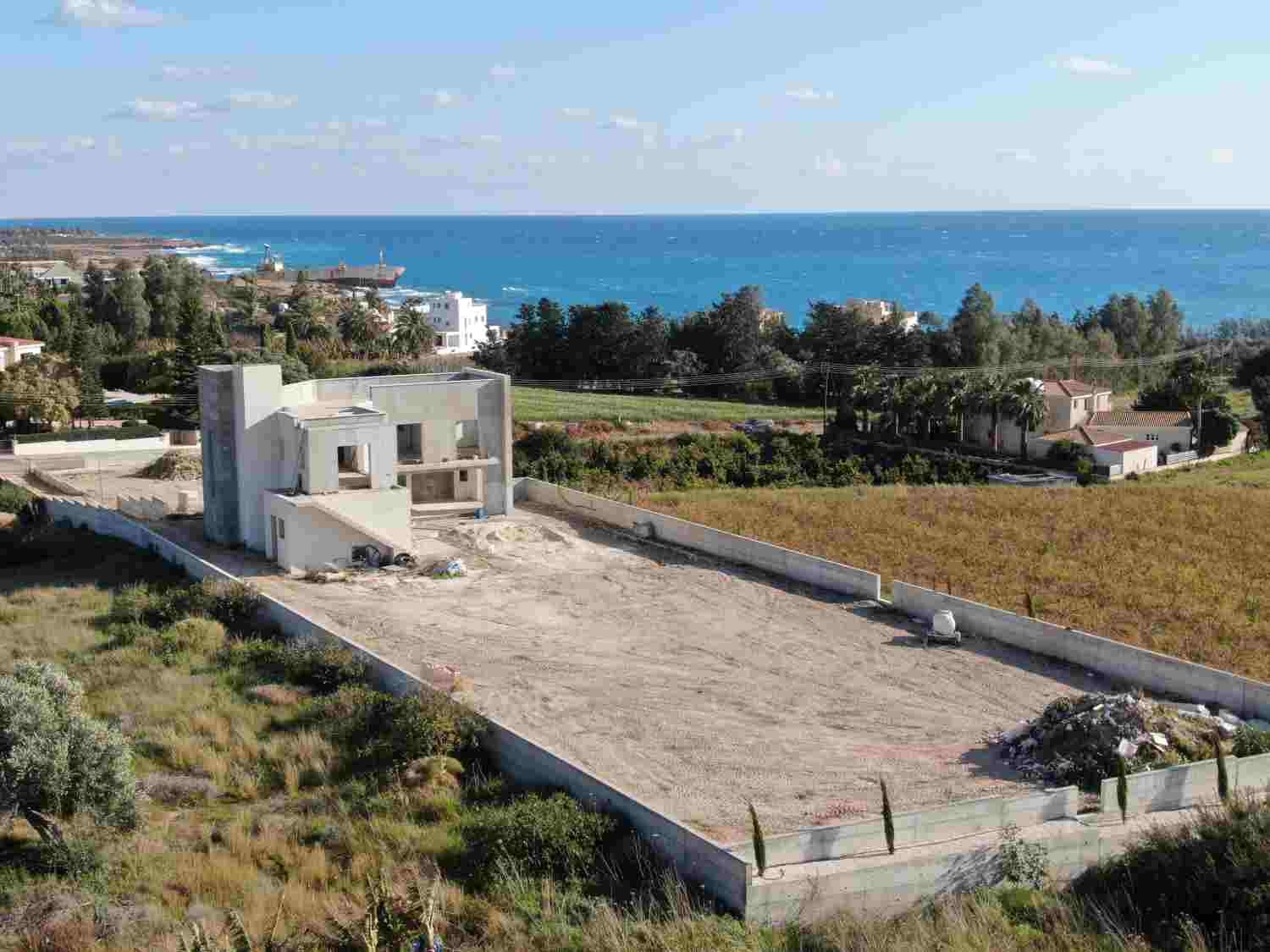 Luxury 5-Bedroom Villa on a Large Plot by the Sea