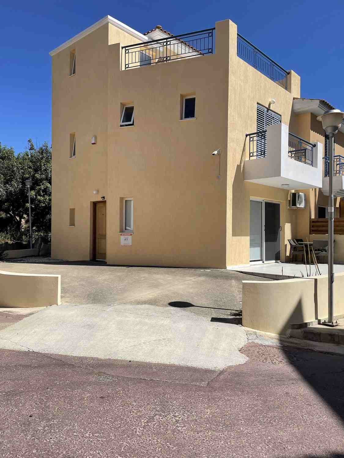 2-Bedroom Townhouse with Office and Sea Views