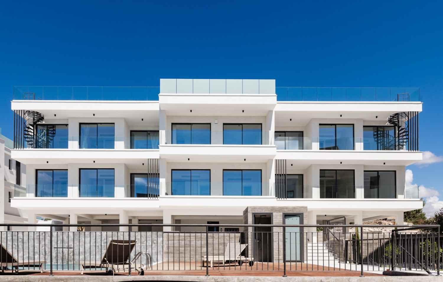 Key Ready Top Floor Duplex with Sea View