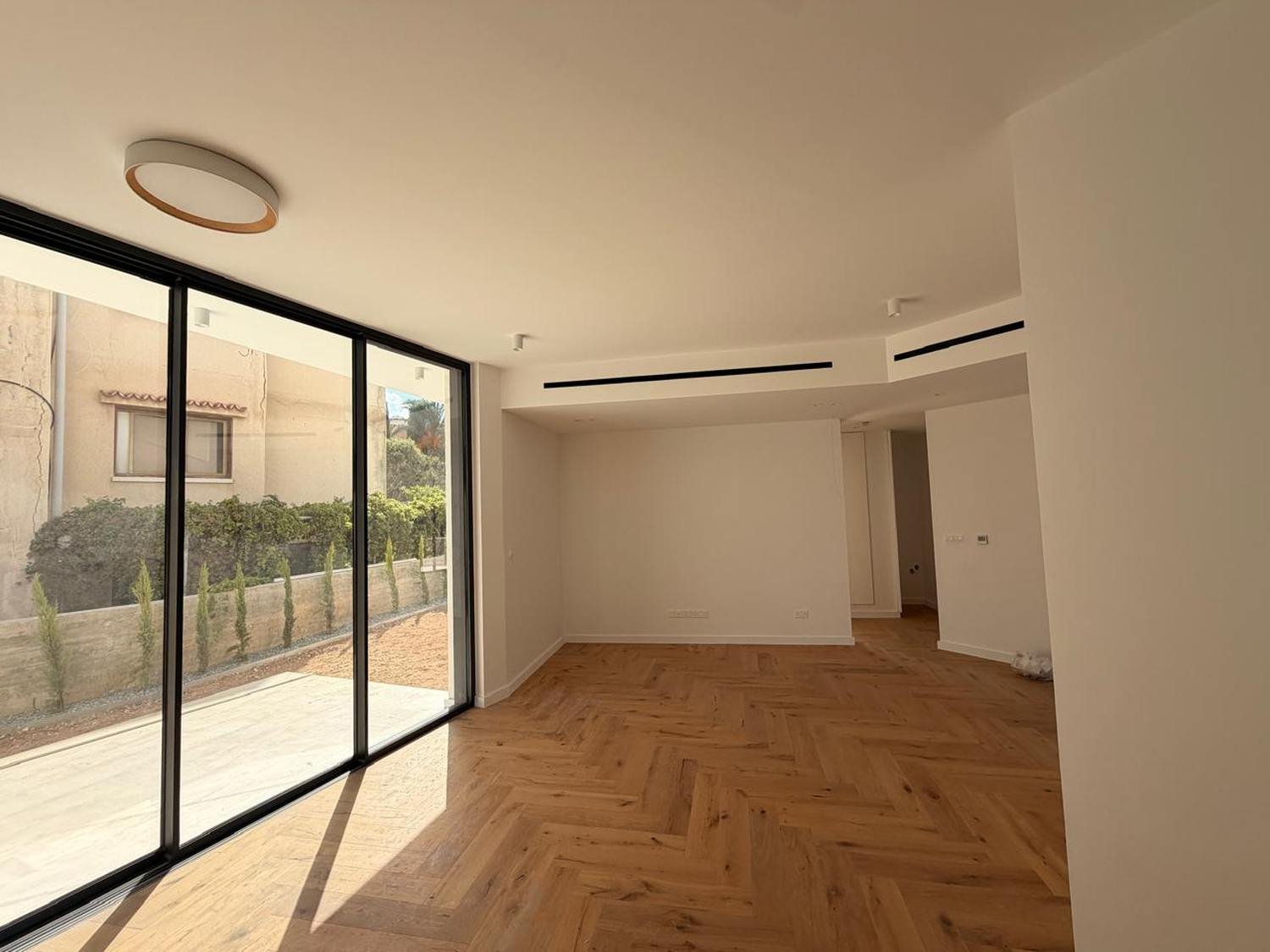 Key-Ready Garden Apartment Close to University
