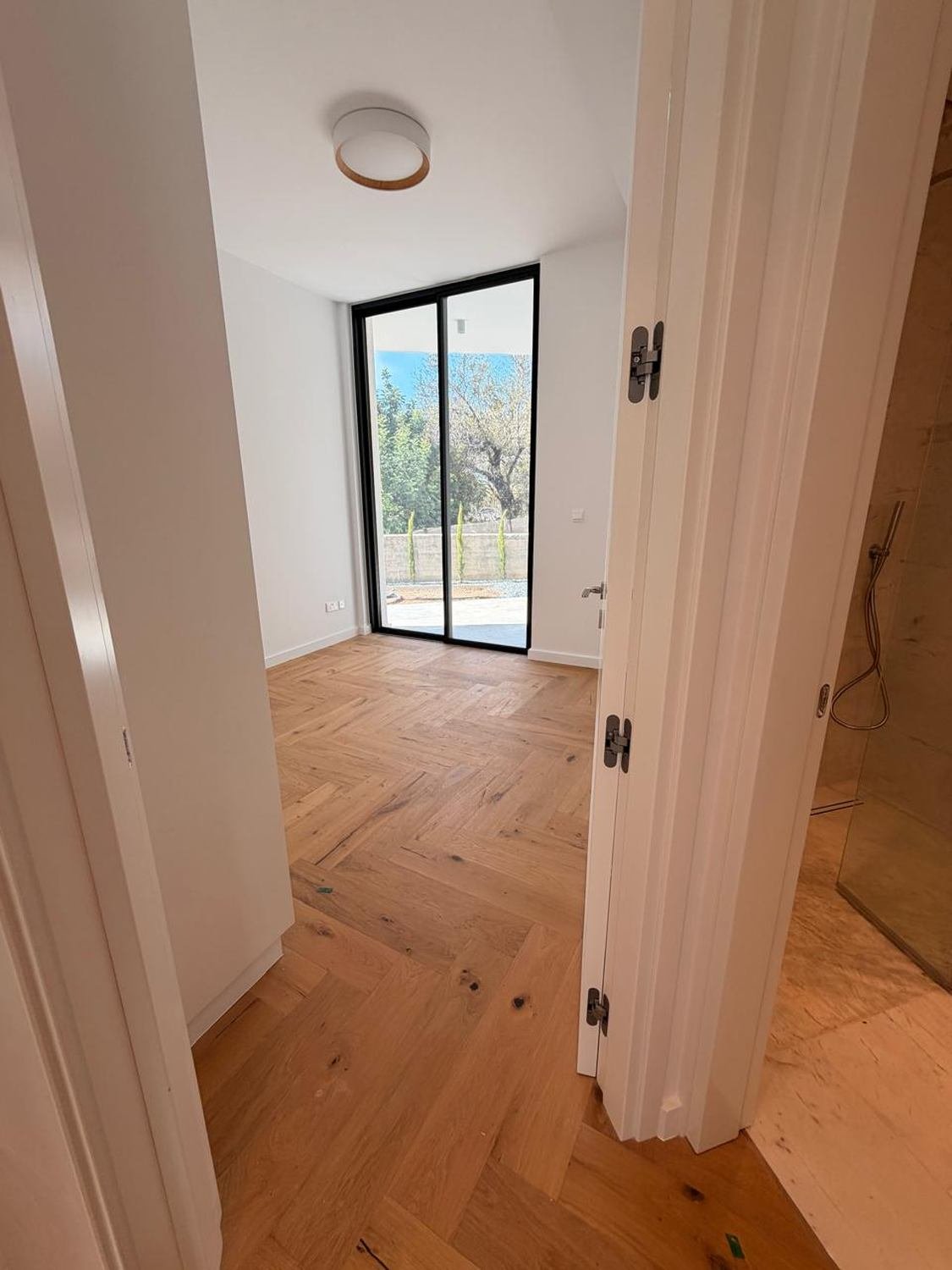 Key-Ready Garden Apartment Close to University