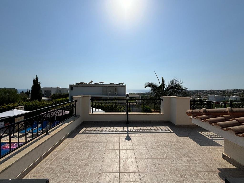 Luxurious 3-Bedroom Villa with Private Pool and Sea Views