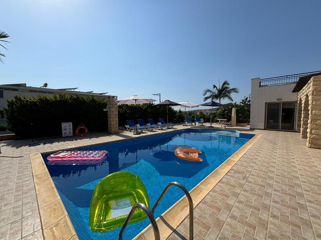 Luxurious 3-Bedroom Villa with Private Pool and Sea Views