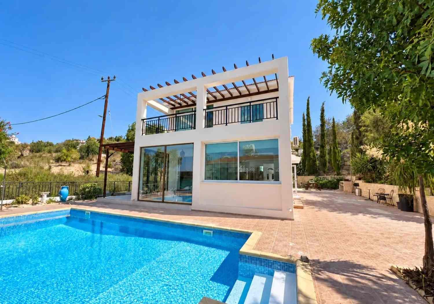 4-Bedroom+ Conservatory  Villa with Sea Views