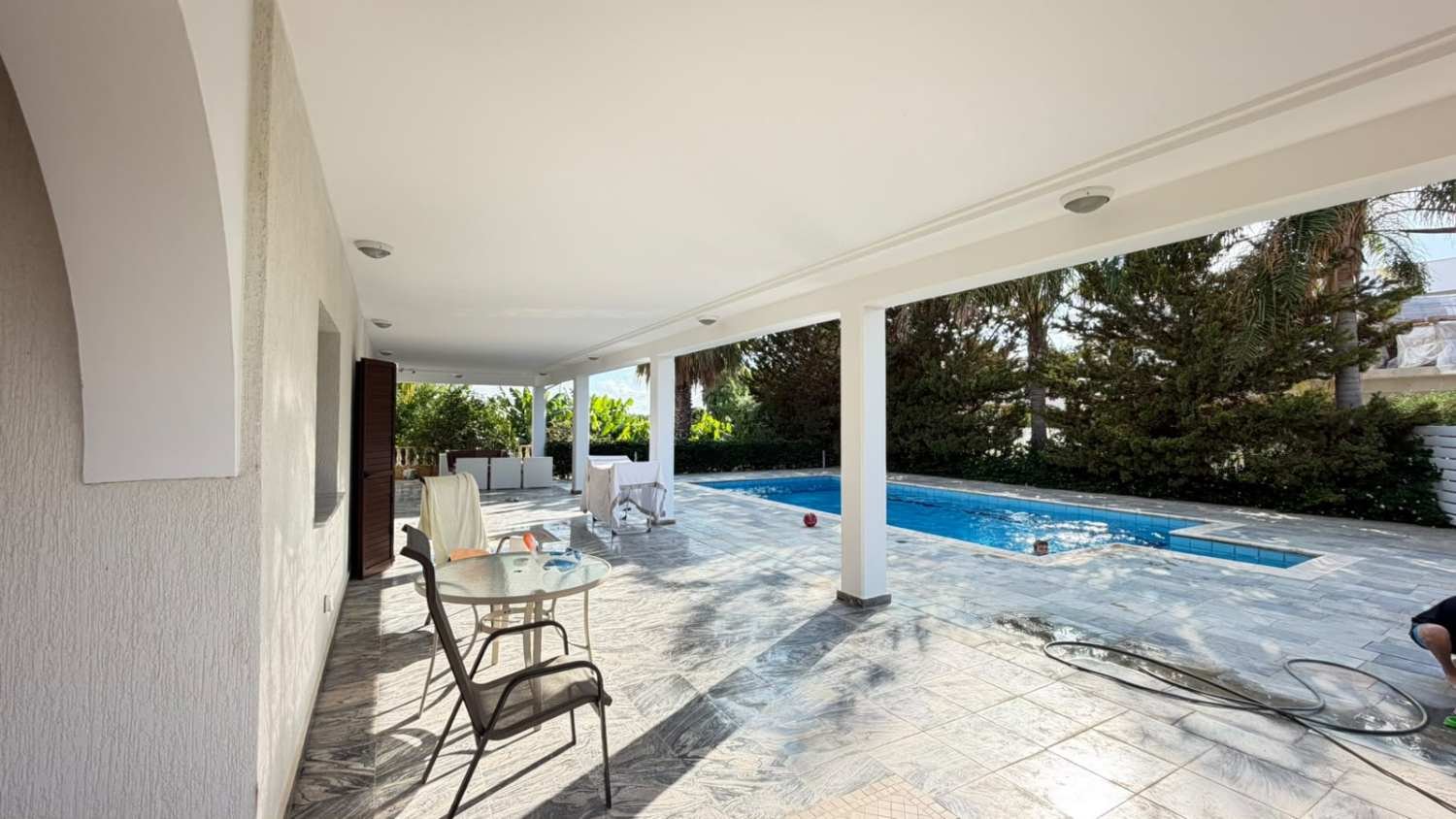 Exclusive 6-Bedroom Villa in Sea Caves