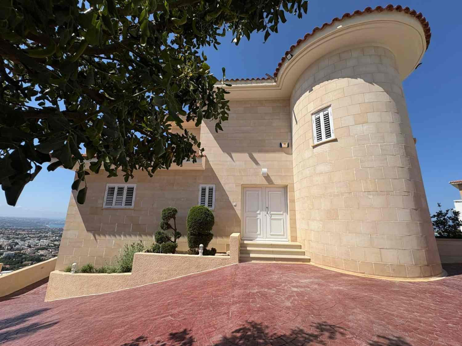 4-Bedroom Villa with Panoramic Sea Views in Peyia