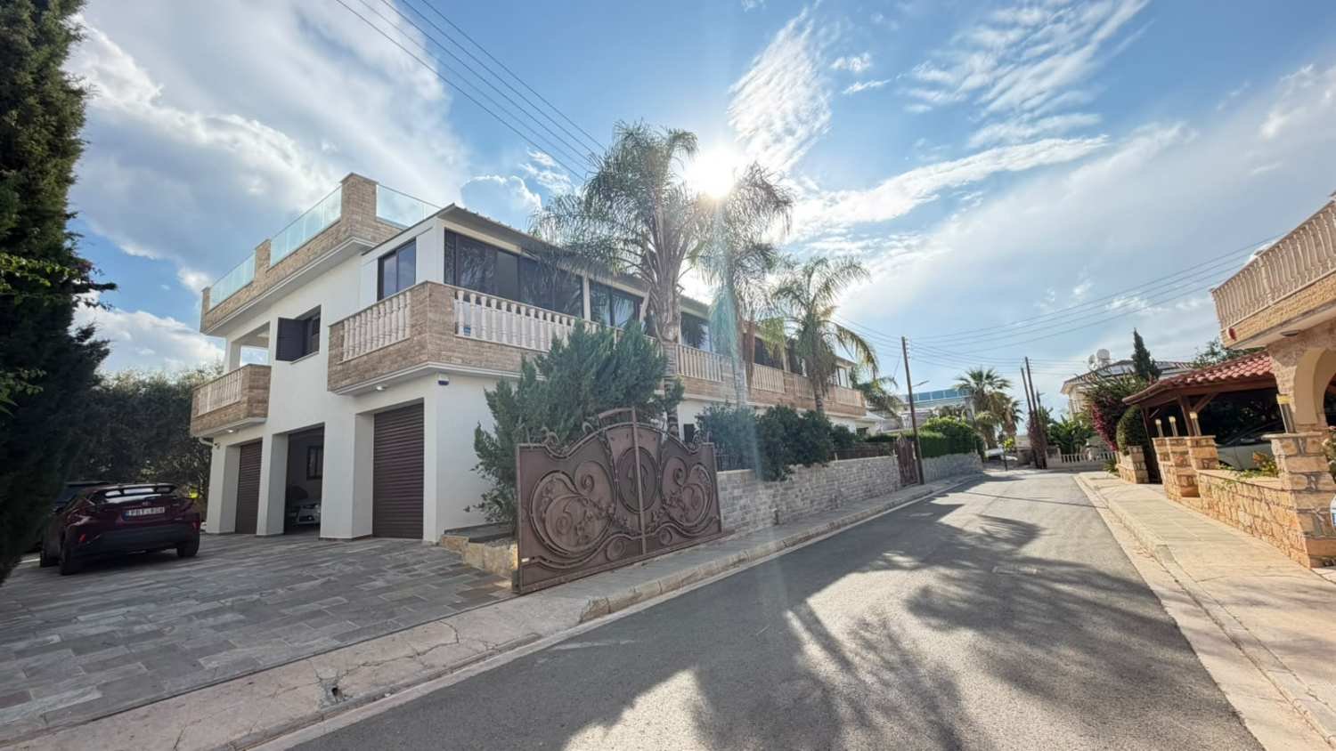 Exclusive 6-Bedroom Villa in Sea Caves
