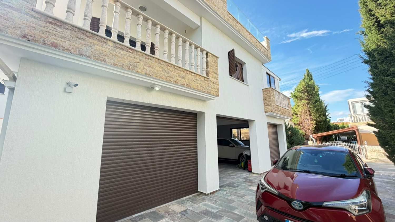 Exclusive 6-Bedroom Villa in Sea Caves