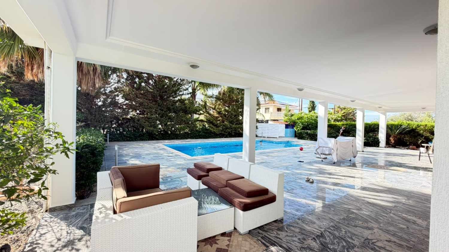 Exclusive 6-Bedroom Villa in Sea Caves