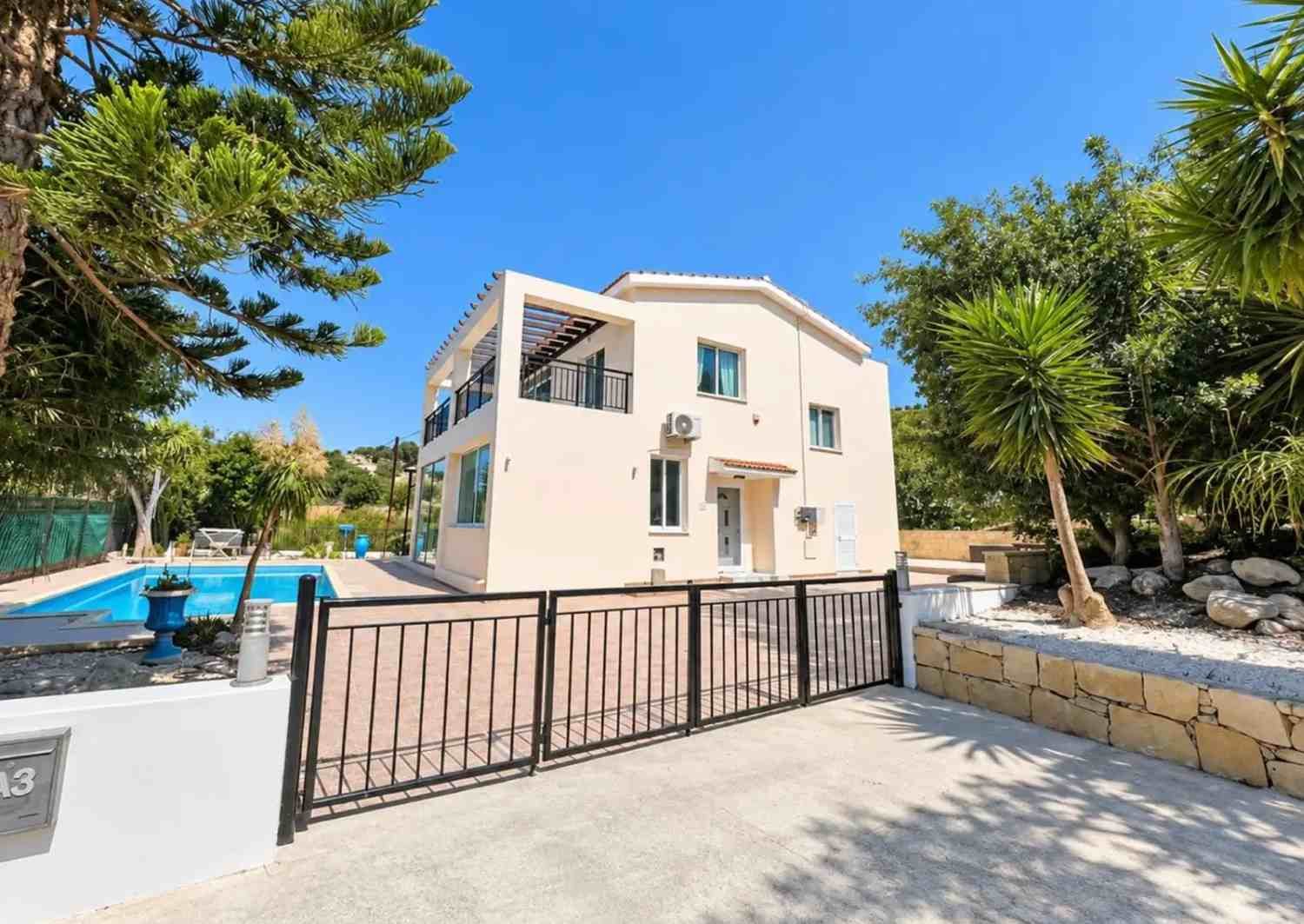 4-Bedroom+ Conservatory  Villa with Sea Views