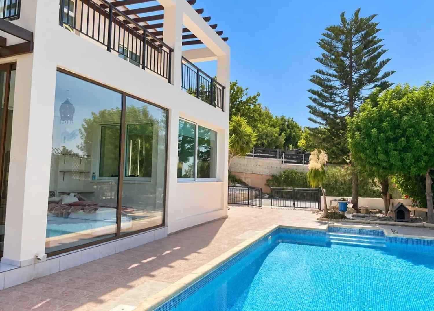 4-Bedroom+ Conservatory  Villa with Sea Views