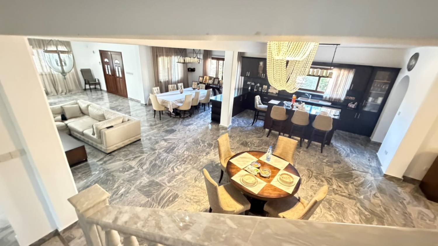 Exclusive 6-Bedroom Villa in Sea Caves