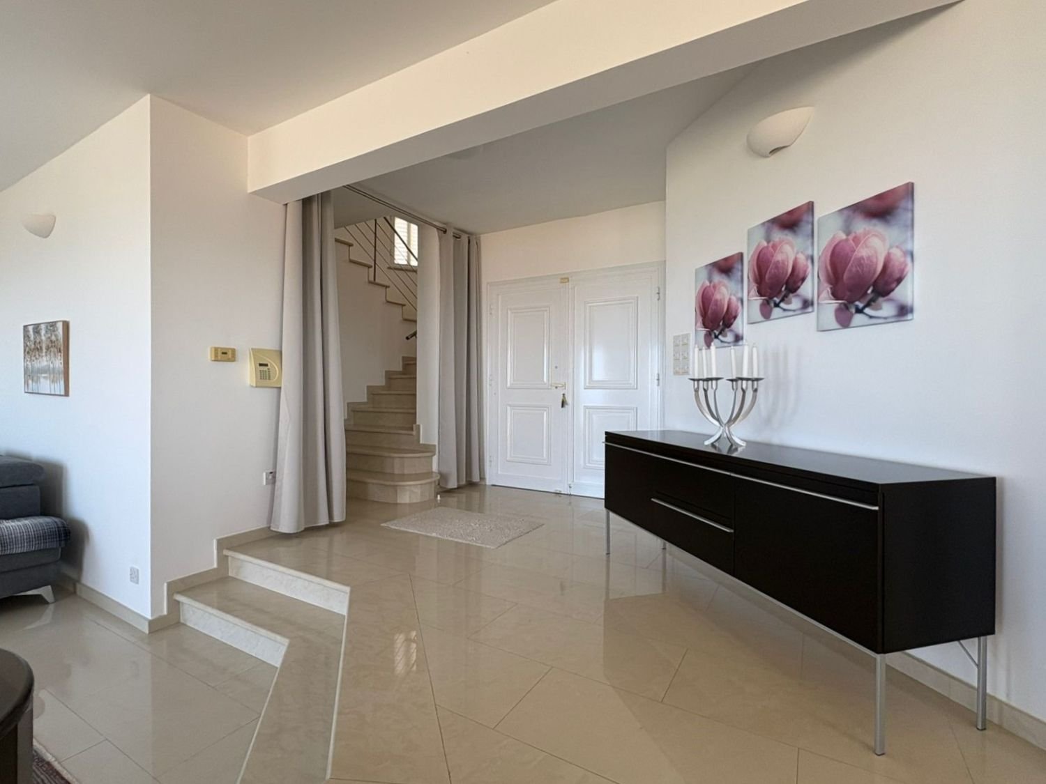4-Bedroom Villa with Panoramic Sea Views in Peyia