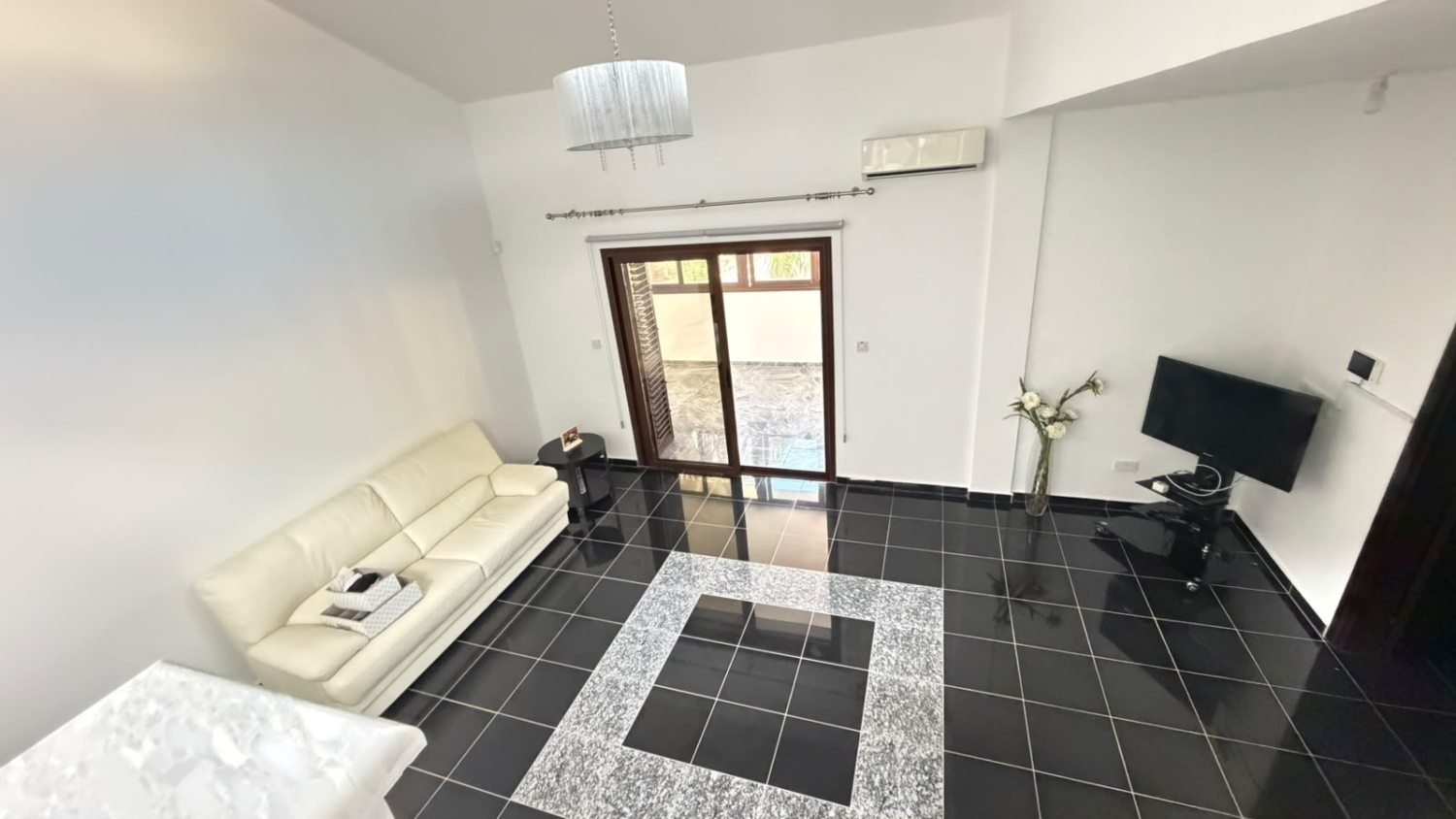 Exclusive 6-Bedroom Villa in Sea Caves