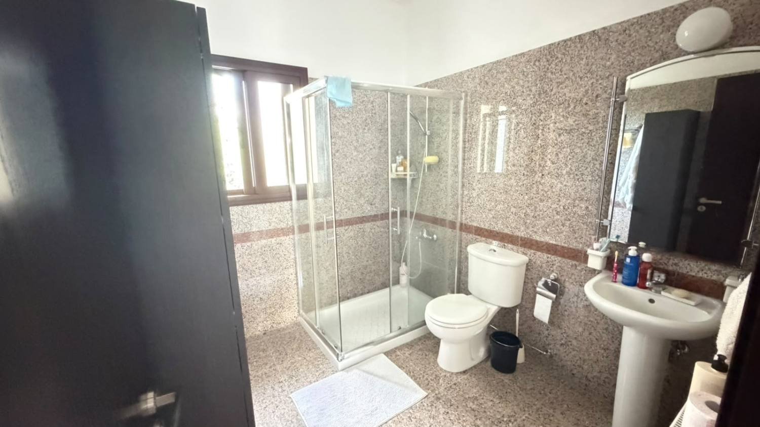 Exclusive 6-Bedroom Villa in Sea Caves