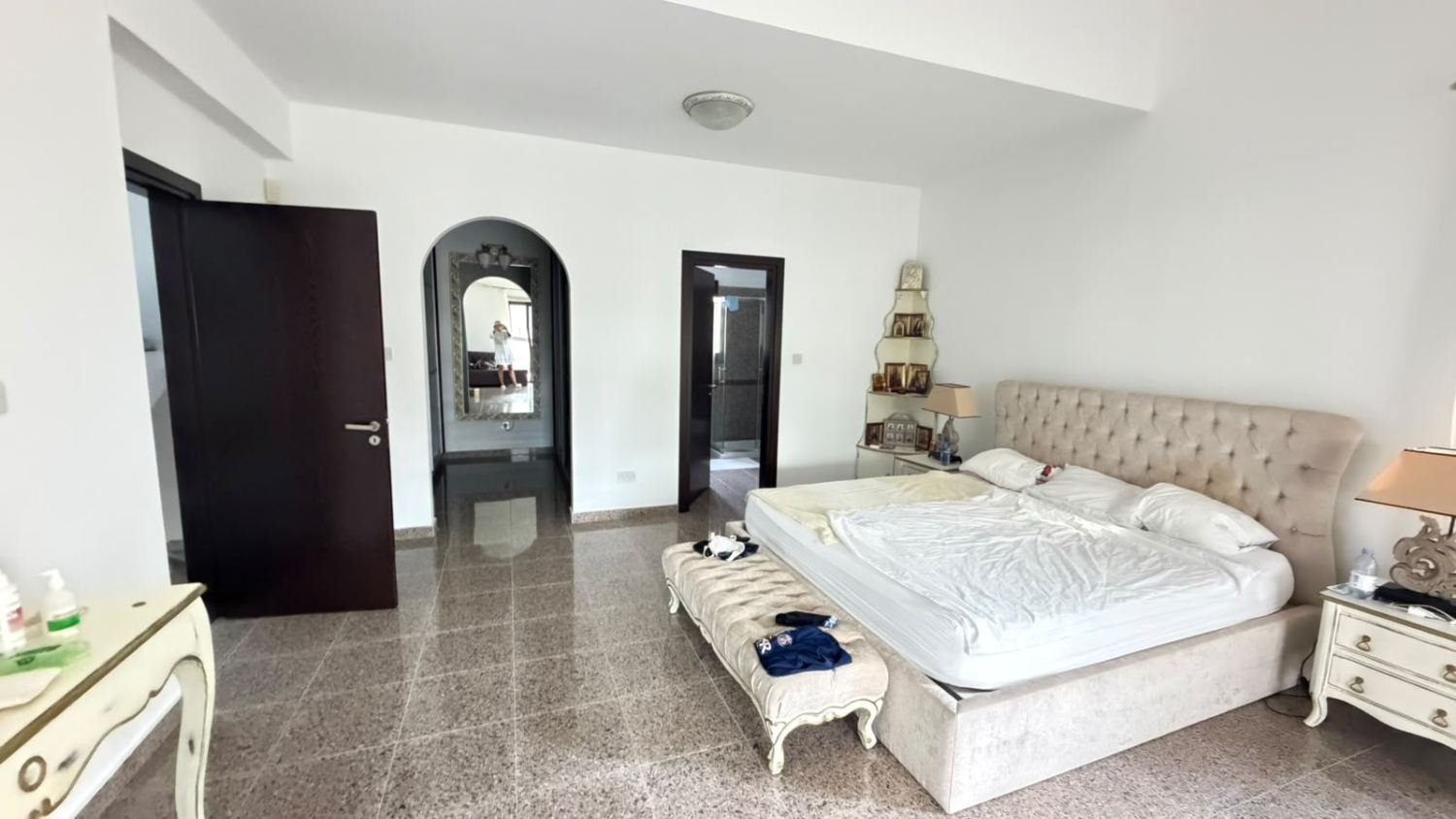 Exclusive 6-Bedroom Villa in Sea Caves