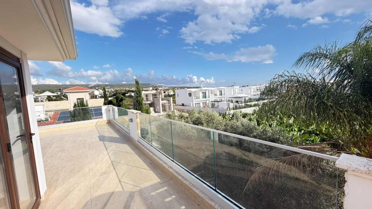 Exclusive 6-Bedroom Villa in Sea Caves